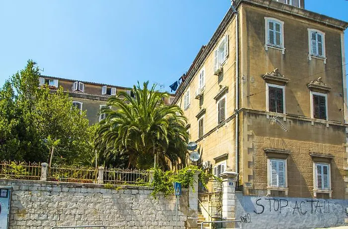 Apartman Vintage Art *